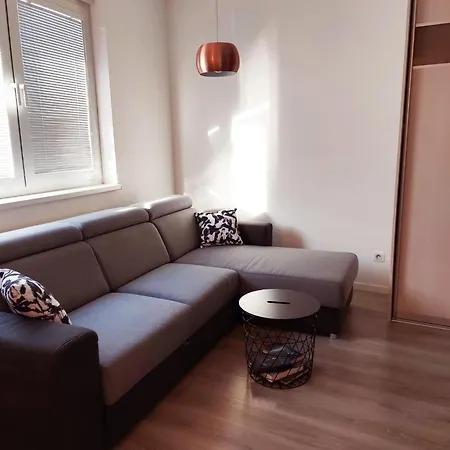 Stein In Center With Private Garage Parking Apartment *