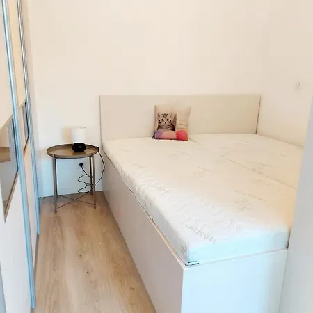 Apartment Stein In Center With Private Garage Parking *